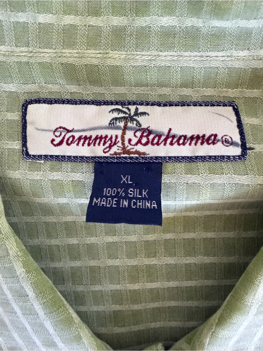 Tommy Bahama Light Green Short-Sleeve Button Down Shirt 100% Silk - Picture 4 of 4